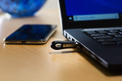 SanDisk IXpand Flashdrive Go 128 GB (USB 3.0 Poort, Wachtwoordbeveiliging, Sleutelring, Voor IPhone/IPad, PC En Mac) Zwart